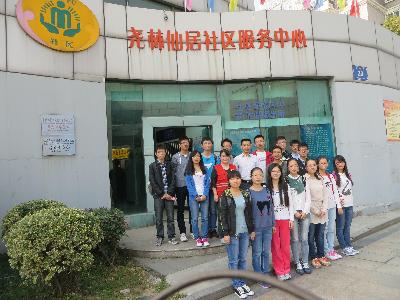 所有同志同志在尧林仙居居委会前合影