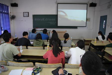 组织全体党员观看影片《天上的菊美》